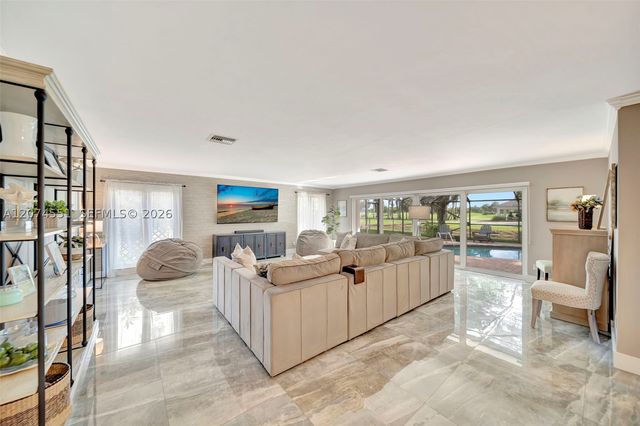 560 W Tropical Way, Plantation, FL 33317