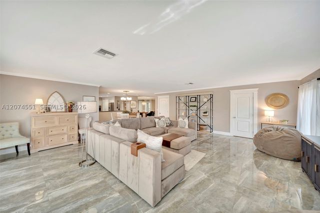 560 W Tropical Way, Plantation, FL 33317