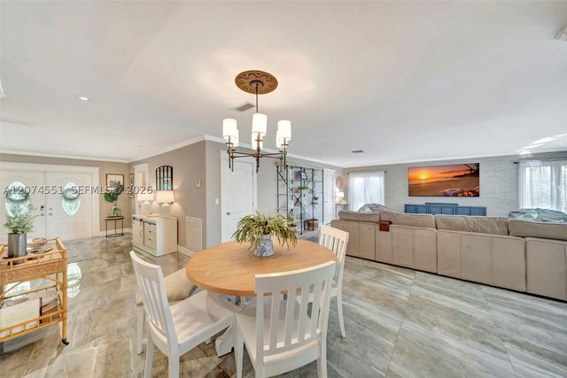 560 W Tropical Way, Plantation, FL 33317