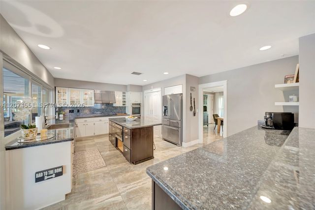 560 W Tropical Way, Plantation, FL 33317
