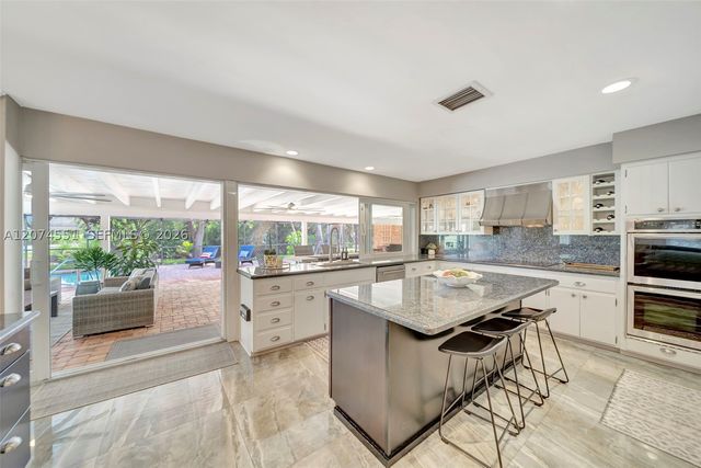 560 W Tropical Way, Plantation, FL 33317
