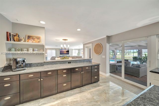 560 W Tropical Way, Plantation, FL 33317