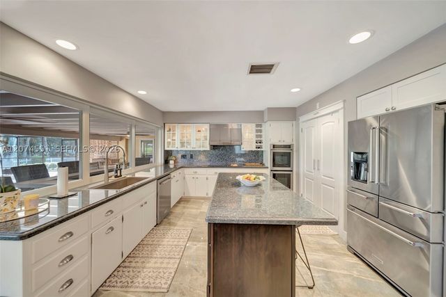 560 W Tropical Way, Plantation, FL 33317