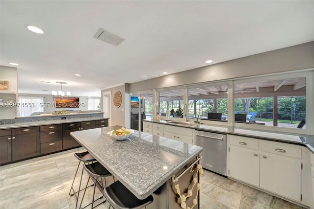 560 W Tropical Way, Plantation, FL 33317