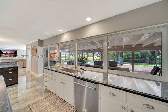 560 W Tropical Way, Plantation, FL 33317
