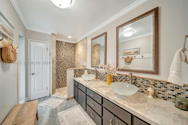 560 W Tropical Way, Plantation, FL 33317