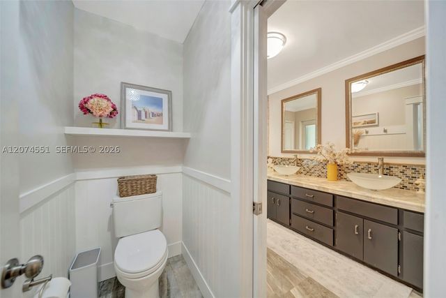 560 W Tropical Way, Plantation, FL 33317