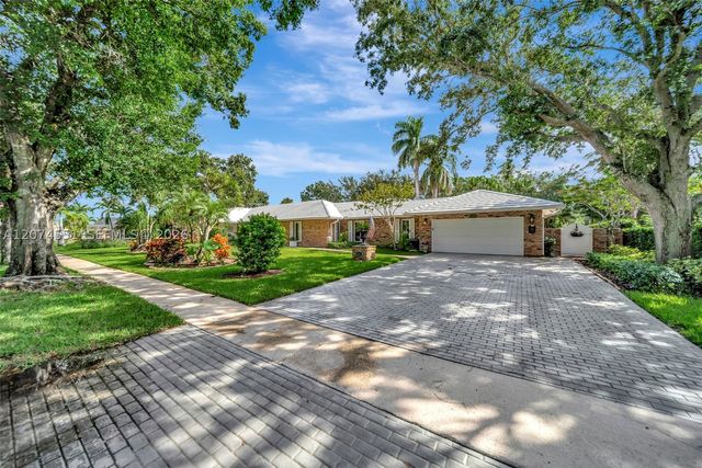 560 W Tropical Way, Plantation, FL 33317