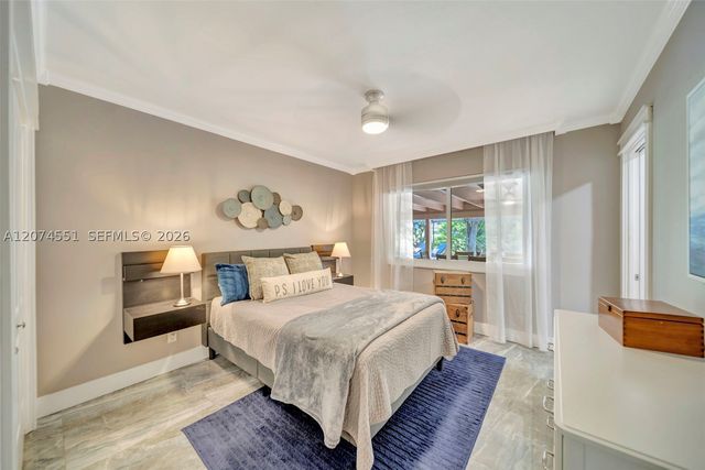 560 W Tropical Way, Plantation, FL 33317