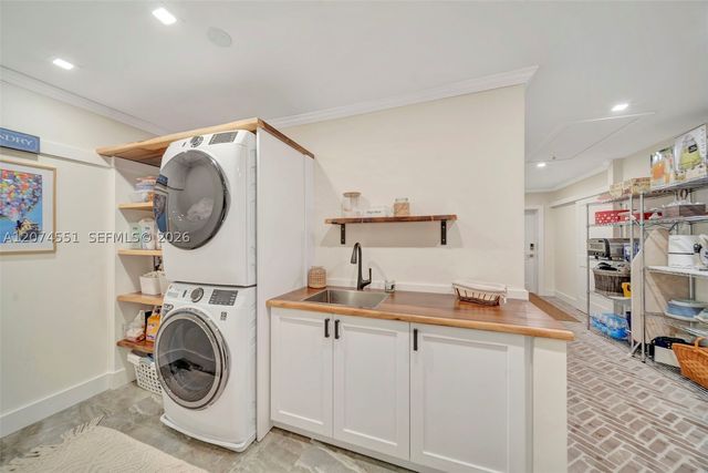 560 W Tropical Way, Plantation, FL 33317