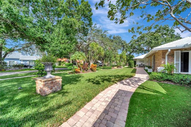 560 W Tropical Way, Plantation, FL 33317