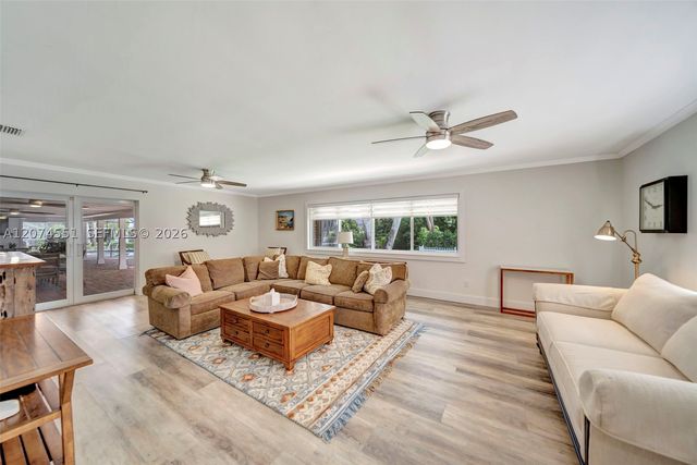 560 W Tropical Way, Plantation, FL 33317