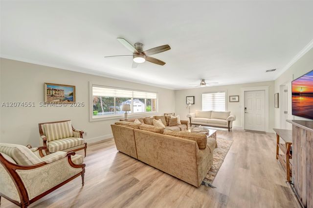 560 W Tropical Way, Plantation, FL 33317