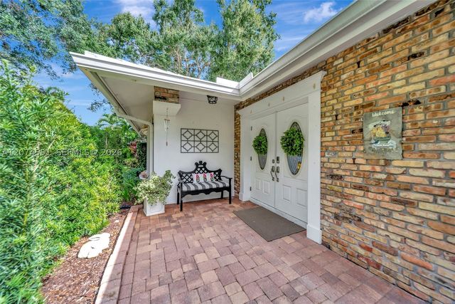 560 W Tropical Way, Plantation, FL 33317