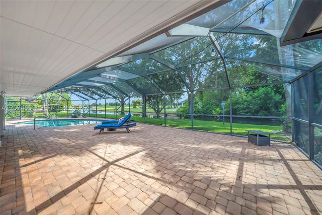 560 W Tropical Way, Plantation, FL 33317