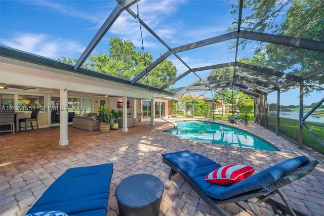 560 W Tropical Way, Plantation, FL 33317