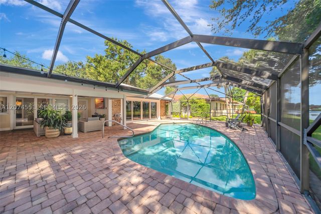 560 W Tropical Way, Plantation, FL 33317