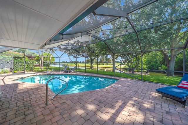 560 W Tropical Way, Plantation, FL 33317