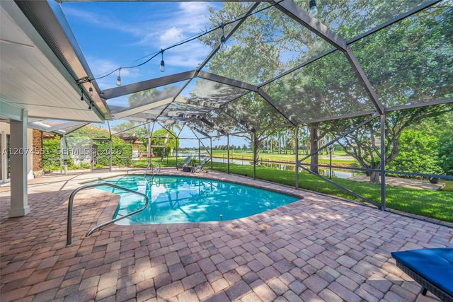 560 W Tropical Way, Plantation, FL 33317