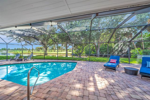 560 W Tropical Way, Plantation, FL 33317
