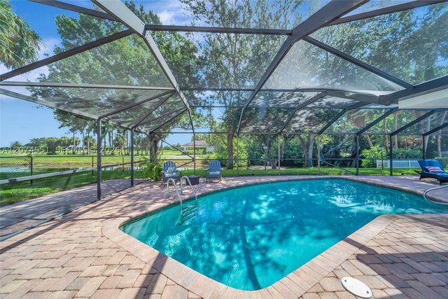 560 W Tropical Way, Plantation, FL 33317
