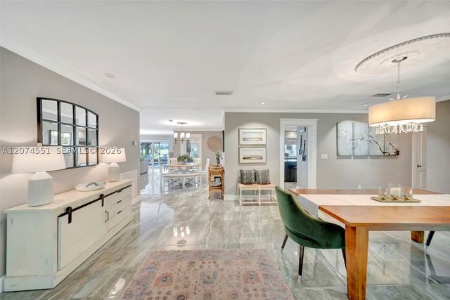 560 W Tropical Way, Plantation, FL 33317