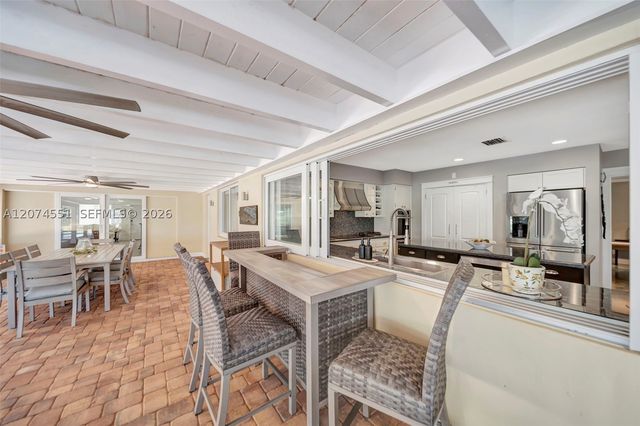 560 W Tropical Way, Plantation, FL 33317