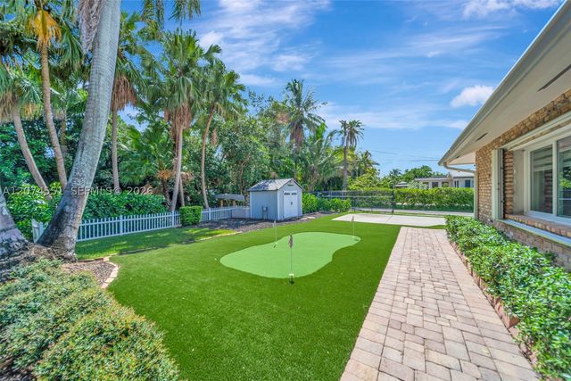 560 W Tropical Way, Plantation, FL 33317