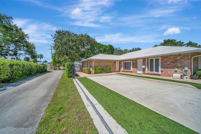 560 W Tropical Way, Plantation, FL 33317