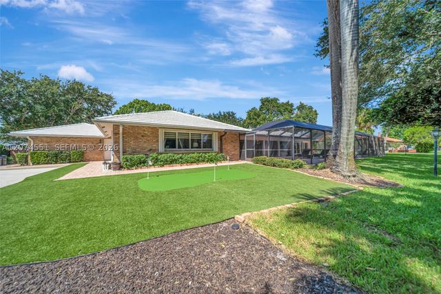 560 W Tropical Way, Plantation, FL 33317