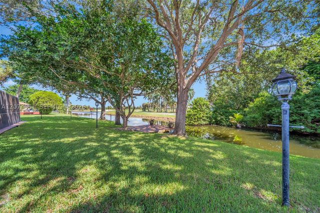 560 W Tropical Way, Plantation, FL 33317