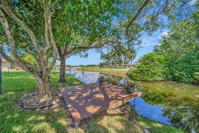 560 W Tropical Way, Plantation, FL 33317