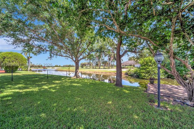 560 W Tropical Way, Plantation, FL 33317