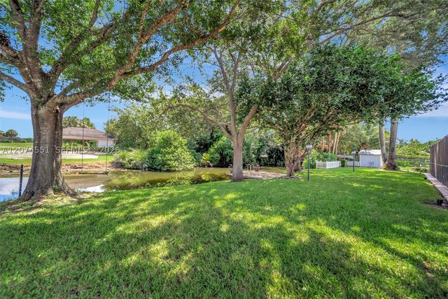 560 W Tropical Way, Plantation, FL 33317