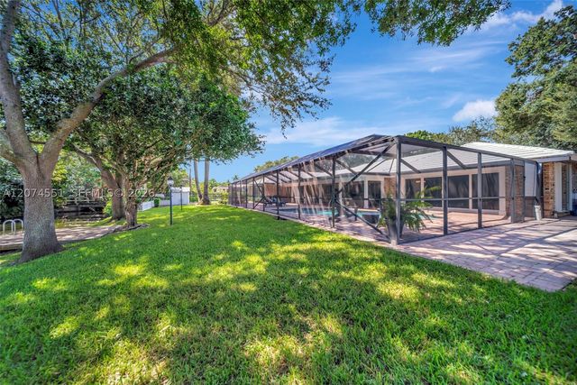 560 W Tropical Way, Plantation, FL 33317