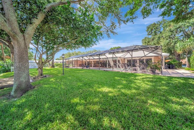 560 W Tropical Way, Plantation, FL 33317