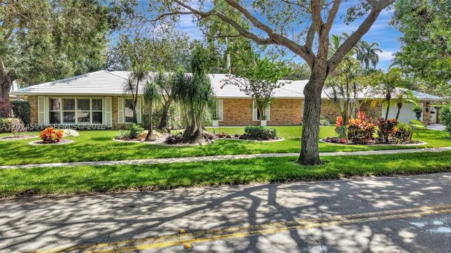 560 W Tropical Way, Plantation, FL 33317