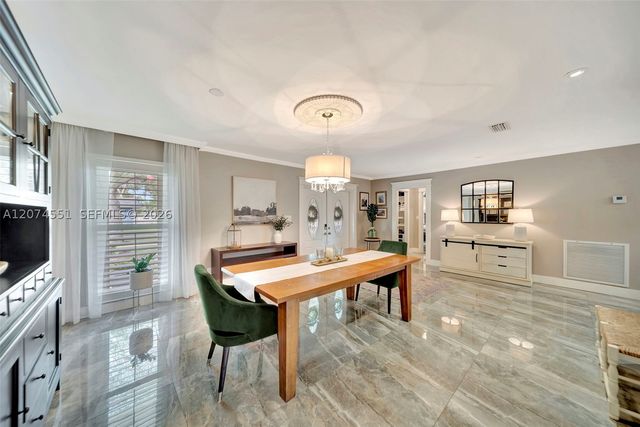 560 W Tropical Way, Plantation, FL 33317