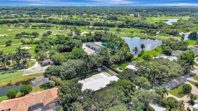 560 W Tropical Way, Plantation, FL 33317