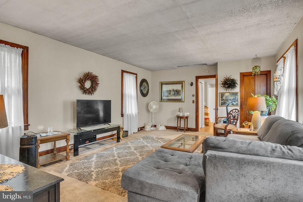 2423 SCHOOLHOUSE RD, Middletown, PA 17057
