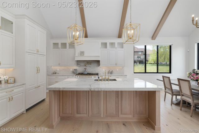 4805 Woodland Hills Drive, Oakland Charter Township, MI 48306