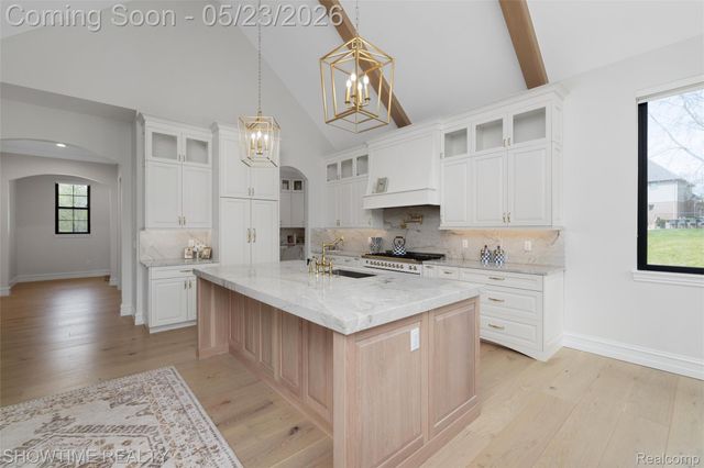 4805 Woodland Hills Drive, Oakland Charter Township, MI 48306
