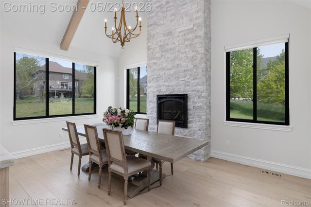 4805 Woodland Hills Drive, Oakland Charter Township, MI 48306