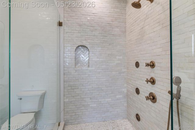 4805 Woodland Hills Drive, Oakland Charter Township, MI 48306
