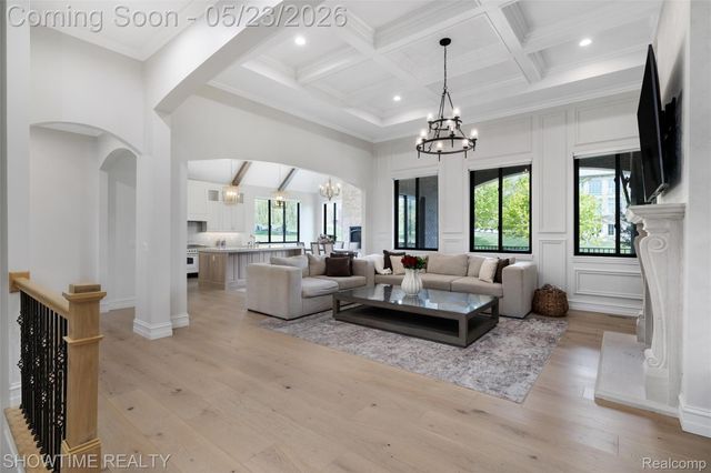 4805 Woodland Hills Drive, Oakland Charter Township, MI 48306