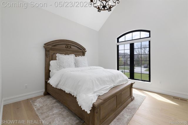 4805 Woodland Hills Drive, Oakland Charter Township, MI 48306