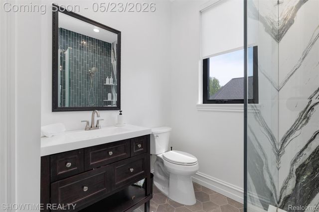4805 Woodland Hills Drive, Oakland Charter Township, MI 48306