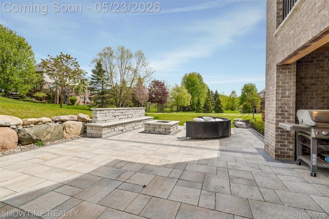 4805 Woodland Hills Drive, Oakland Charter Township, MI 48306
