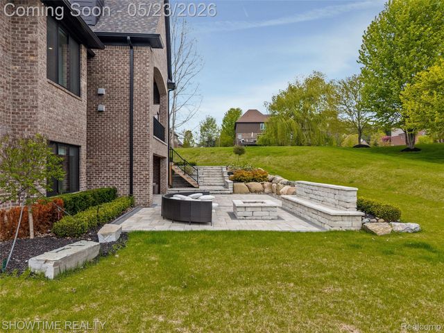 4805 Woodland Hills Drive, Oakland Charter Township, MI 48306
