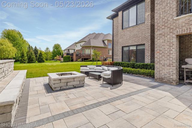 4805 Woodland Hills Drive, Oakland Charter Township, MI 48306